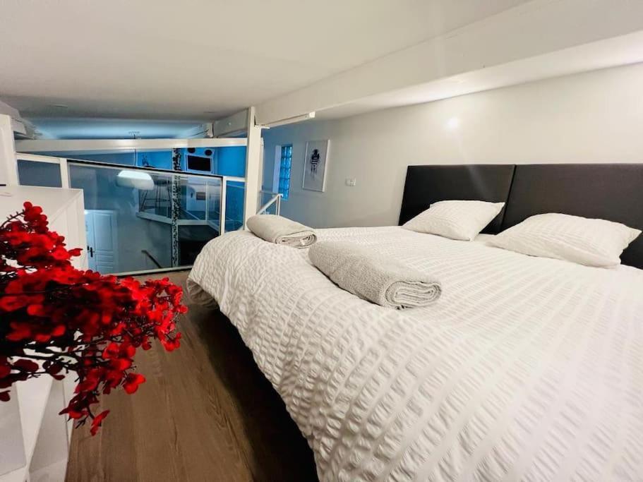 Unique Loft Apartment Located 15 Minutes From The Champs Elysees Saint-Ouen  Exteriör bild